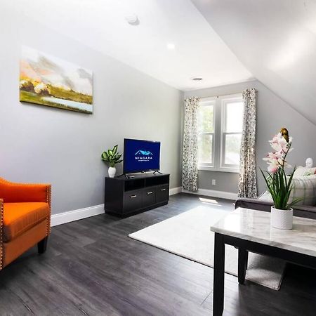 Cozy Micro Apartment, Minutes From Falls Niagara Falls Bagian luar foto